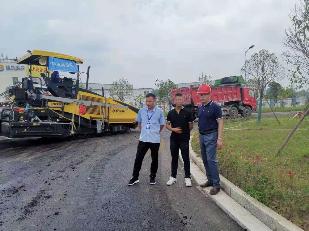 建設精品工程，鑄就行業(yè)名片，集團董事長孔德穩(wěn)蒞臨舜宇光學路面工程檢查指導工作