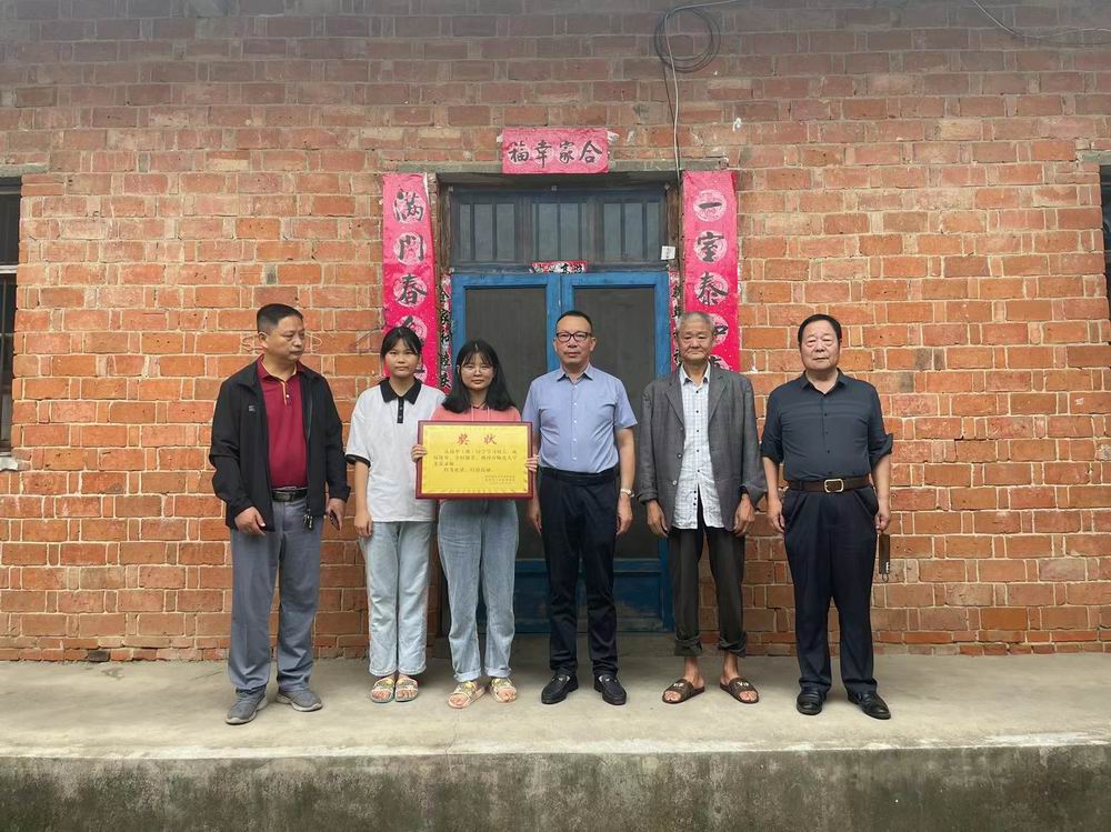 精準幫扶送溫暖，資助育人暖人心--永和集團董事長走訪慰問貧困大學生